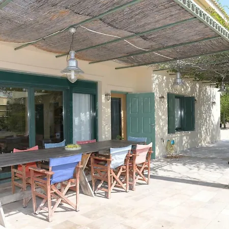 فيلة Seafront Skaloma *